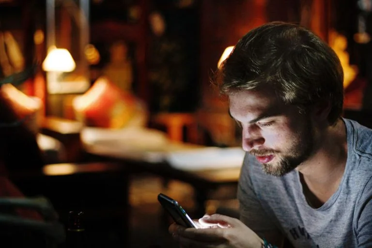 Astenopia, uno de los síntomas del uso excesivo de dispositivos electrónicos